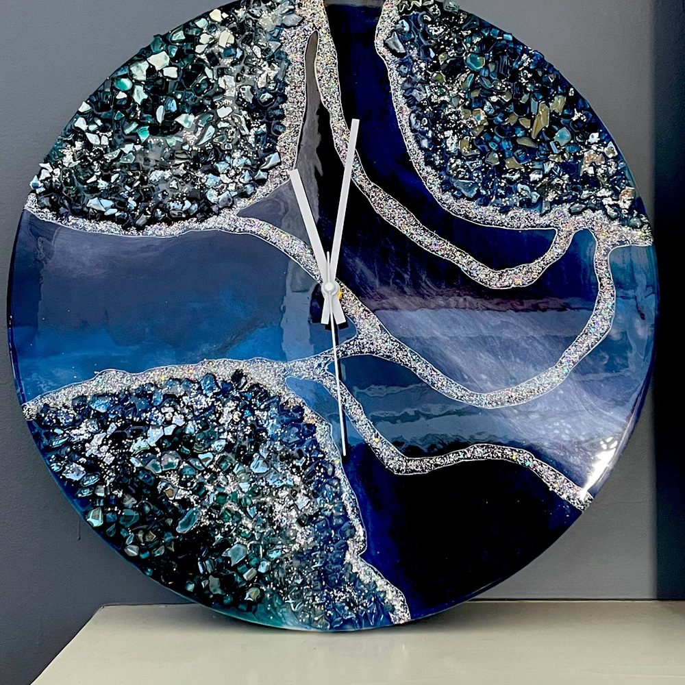Beautiful Wooden Resin 18 in wall clock